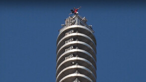 Американски катерач изкачи 508-метров небостъргач без екипировка