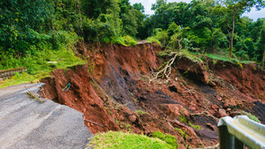Свлачище в Индонезия отне живота на 25 души