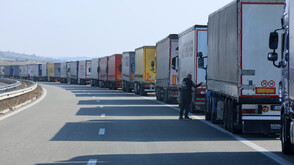 Протест на превозвачи от четири балкански държави блокира "Калотина"