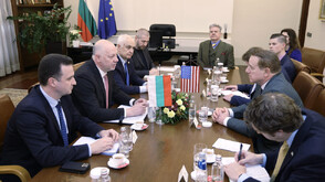 Желязков разговаря с конгресмена в Камарата на представителите на САЩ Пат Фалън