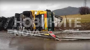 Тир аварира на АМ „Хемус” (ВИДЕО)
