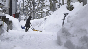 Силните снеговалежи в Япония взеха най-малко 16 жертви