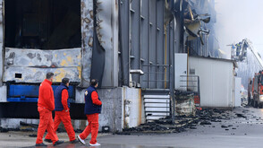 Пет жени загинаха след експлозия в завод за храни в Гърция