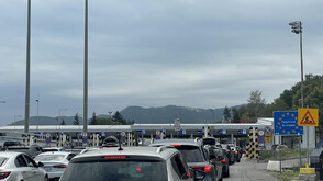 Превозвачи блокираха пунктовете по западната ни граница за товарни автомобили