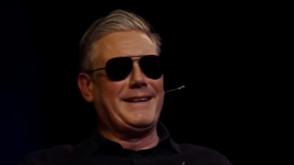 Киър Стармър се появи със слънчеви очила, вдъхновен от Макрон (ВИДЕО)