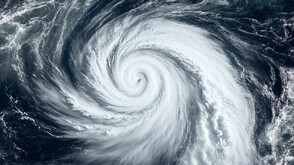 Бурята "Джоузеф" удари Испания, един е загинал, наредена е евакуация (ВИДЕО+СНИМКИ)