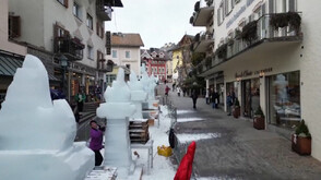 Откриха галерия от ледени скулптури, вдъхновена от Олимпиадата в Милано