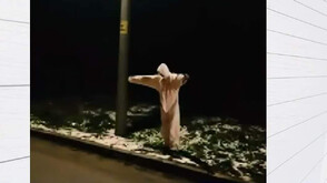 Призрак на пътя: Младеж стряска шофьори с чаршаф и скафандър, приятелите му замерят колите с камъни