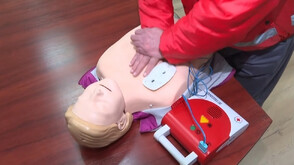 Как ще работят новите дефибрилатори, които ще бъдат поставени на обществени места