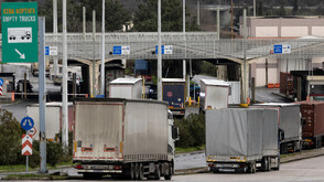 Македонските превозвачи вдигат блокадите по границите