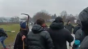 Напрежение в Плевенско: Жители на Буковлък излязоха с лопати и бухалки да се бранят от ботевградски род