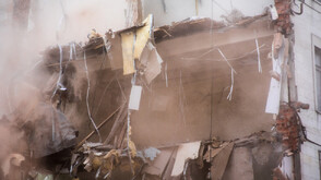 Взрив избухна в сграда в Иран, има ранени (ВИДЕО+СНИМКИ)