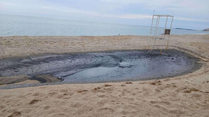 Хотел причини замърсяване с мазут на плаж Кабакум (СНИМКИ)