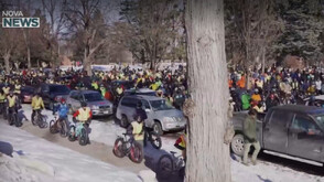 Велосипедисти излязоха на шествие срещу ICE в Минеаполис (ВИДЕО)