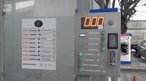 След сигнал за неправилно обозначаване на цените: КЗП и НАП проверяват автомивка в Пловдив