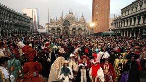 Започна карнавалът във Венеция (ВИДЕО+СНИМКИ)