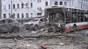 Руска атака с дрон срещу автобус взе 12 жертви в Украйна