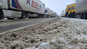 Стотици камиони са блокирани на пътя за „Дунав мост 2” от неделя вечерта