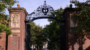 Тръмп иска 1 млрд. долара обезщетение от Харвард