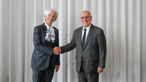 Кристин Лагард приветства Димитър Радев на първото му заседание в ЕЦБ след влизането ни в еврозоната