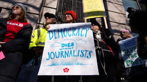 Заради съкращенията във „Вашингтон пост”: Стотици излязоха на протест