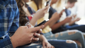 Все повече държави ограничават достъпа на деца до социалните мрежи