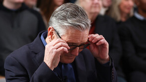 Шефът на кабинета на британския премиер подаде оставка заради скандала с Епстийн