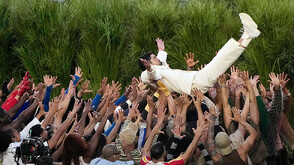 Бед Бъни с грандиозно шоу на полувремето на „Супербоул“