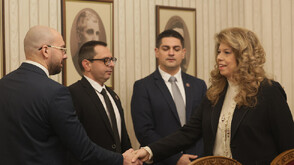 "Трябваше да подадете оставка и да се готвим за избори 2 в 1": МЕЧ отиде при президента, но отказа да проведе консултации