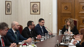 „Трябваше да подадете оставка и да се готвим за избори 2 в 1”: МЕЧ отиде при президента, но отказа да проведе консултации