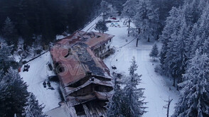 Как изглежда хижа „Петрохан” след пожара (СНИМКИ ОТВИСОКО)