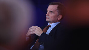 Полша иска европейска заповед за арест на бившия министър на правосъдието Збигнев Жобро