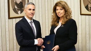 Президентът връчи мандата за съставяне на служебен кабинет на Андрей Гюров