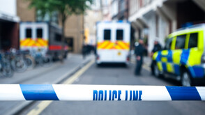 13-годишно дете намушка двама свои връстници в лондонско училище