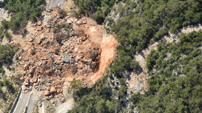 Свлачище край Рим затрупа триетажна сграда, има жертва (СНИМКА)