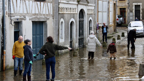 Бурята „Нилс“ във Франция взе втора жертва (СНИМКИ)