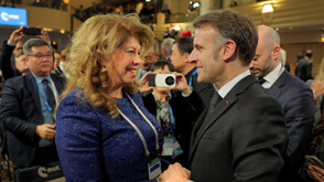 Илияна Йотова разговаря с Еманюел Макрон в рамките на Мюнхенската конференция по сигурността