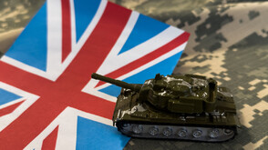 Великобритания праща военна група със самолетоносач в Арктика срещу руската заплаха