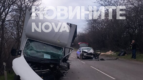 Двама ранени при катастрофа между кола и микробус в Плевенско (СНИМКИ)