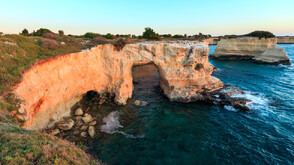 Циклонът срути скалното образувание "Арката на любовта" в област Пулия