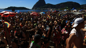 Хиляди се включиха в уличните партита в Рио де Жанейро