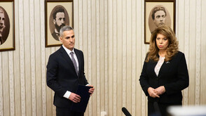 В очакване на служебен кабинет: Илияна Йотова приема Андрей Гюров в Президенството