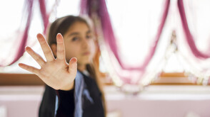 Задържаха учител за блудство с две ученички