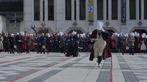 Ентусиасти подхвърляха палачинки в тиган в необичайна надпревара в Лондон (ВИДЕО)