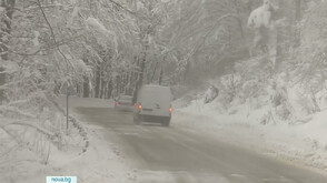 Сняг след проливния дъжд: Закъсали коли в Монтанско и Видинско