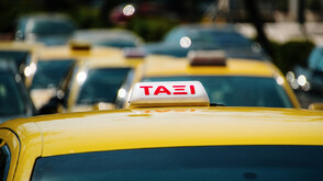 Таксиметровите шофьори стачкуват в цяла Гърция