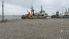 Кораб с трима моряци изчезна край Маслен нос