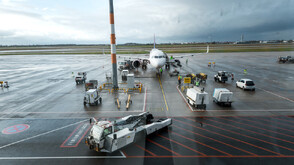 Летището във Виена е затворено заради силен снеговалеж