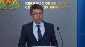 Ден след клетвата: Вицепремиерът Стоил Цицелков подаде оставка, Гюров я прие