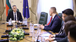 Гюров след среща със студенти, участвали в масовите протести: Гледаме в много посоки заедно